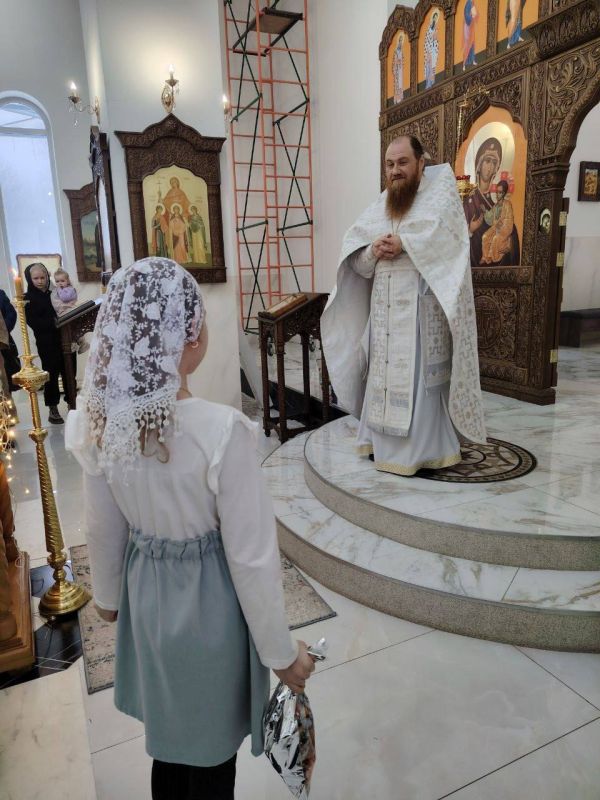 Рождество Христово- один из главных христианских праздников- отметили в Краснолучском городском округе традиционными службами Рождество Христово- один из главных христианских праздников- отметили в Краснолучском городском округе традиционными службами