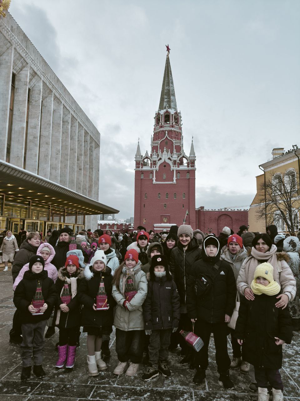 Игорь Рябушкин: ТАМ, ГДЕ СБЫВАЮТСЯ МЕЧТЫ: НОВОГОДНЕЕ ЧУДО ДЛЯ ДЕТЕЙ ЧЛЕНОВ ПРОФСОЮЗОВ ЛНР Игорь Рябушкин: ТАМ, ГДЕ СБЫВАЮТСЯ МЕЧТЫ: НОВОГОДНЕЕ ЧУДО ДЛЯ ДЕТЕЙ ЧЛЕНОВ ПРОФСОЮЗОВ ЛНР