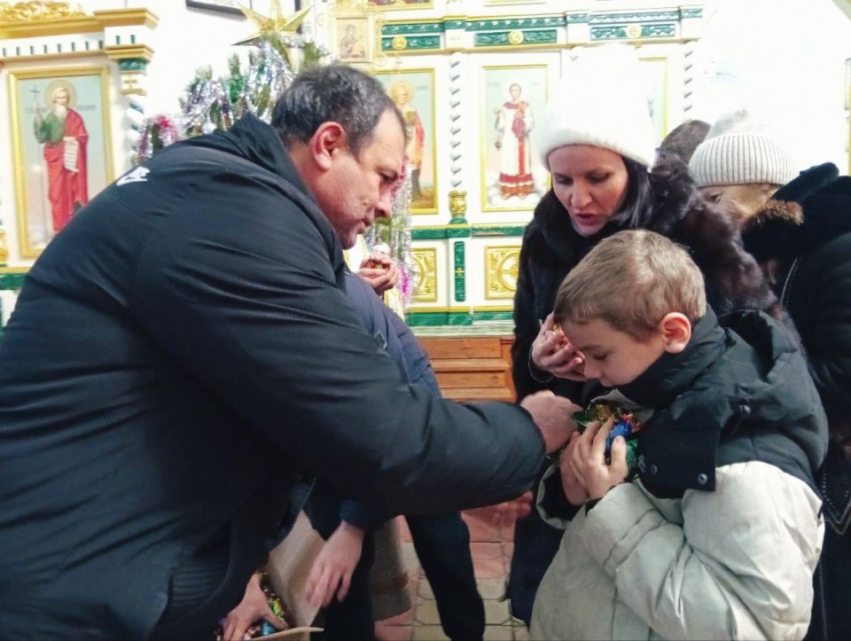В этот день в скромном городе Вифлееме произошло событие, которое навеки изменило ход истории человечества: родился Богомладенец, Сын Божий, воплотивший в себе величайшую божественную любовь и даровавший миру спасение В этот день в скромном городе Вифлееме произошло событие, которое навеки изменило ход истории человечества: родился Богомладенец, Сын Божий, воплотивший в себе величайшую божественную любовь и даровавший миру спасение