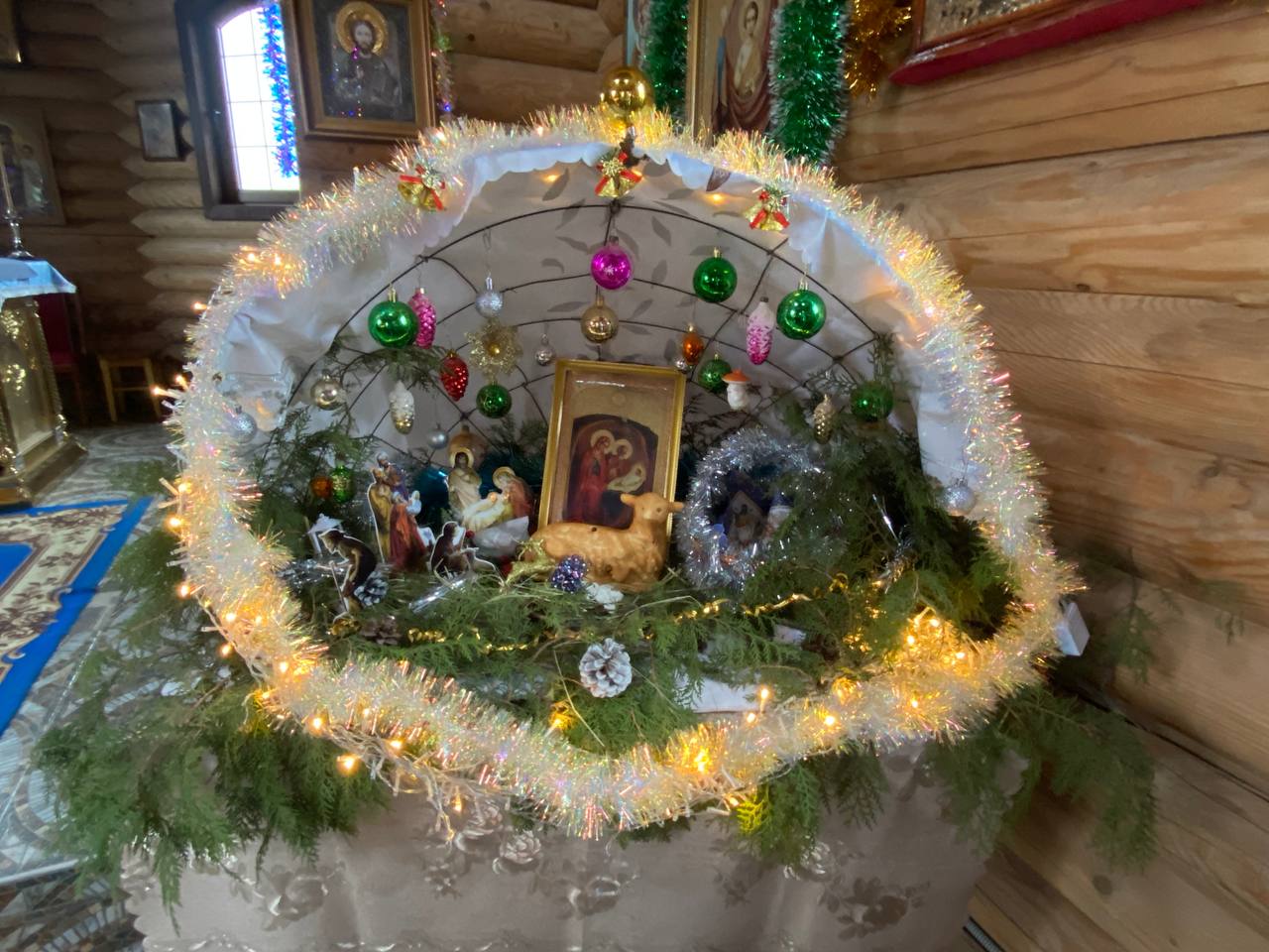 Праздничный молебен в честь Рождества Христова в храме в честь иконы Божией Матери Праздничный молебен в честь Рождества Христова в храме в честь иконы Божией Матери