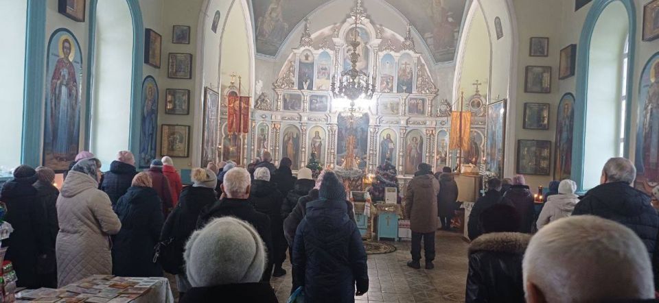 Рождество Христово- один из главных христианских праздников- отметили в Краснолучском городском округе традиционными службами Рождество Христово- один из главных христианских праздников- отметили в Краснолучском городском округе традиционными службами