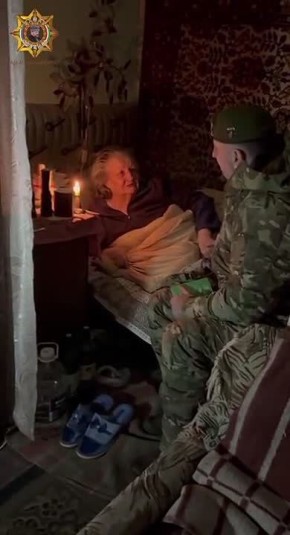 Апти Алаудинов: При посещении боевых позиций подразделений спецназа "АХМАТ" МО РФ, расположенных на ответственной территории вдоль линии боевого соприкосновения, проведал в Лисичанске нашу добрую Бабу Аню, с которой у бойцов...