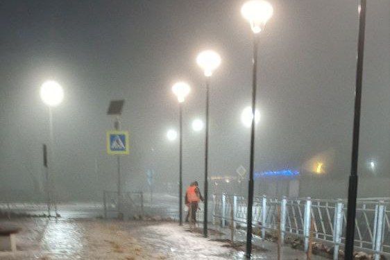 Муниципальные унитарные предприятия сферы жилищно-коммунального хозяйства продолжают работу по посыпке территории Свердловского округа противогололёдной смесью Муниципальные унитарные предприятия сферы жилищно-коммунального хозяйства продолжают работу по посыпке территории Свердловского округа противогололёдной смесью