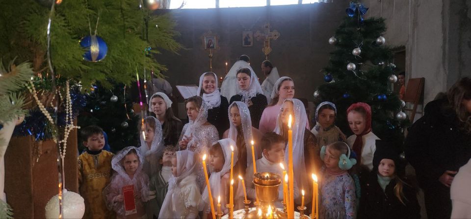 В день Рождества Христова в Втором Свято-Митрофановском храме поздравил прихожан В день Рождества Христова в Втором Свято-Митрофановском храме поздравил прихожан