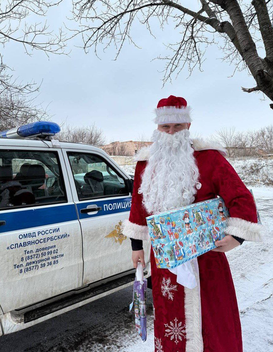 111Полицейские региона вручили подарки ученикам профильных классов, детям погибших правоохранителей и состоящим на учёте ребятам 111Полицейские региона вручили подарки ученикам профильных классов, детям погибших правоохранителей и состоящим на учёте ребятам