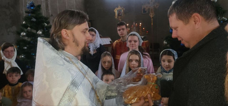 В день Рождества Христова в Втором Свято-Митрофановском храме поздравил прихожан В день Рождества Христова в Втором Свято-Митрофановском храме поздравил прихожан