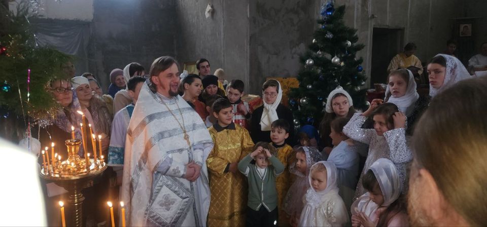 В день Рождества Христова в Втором Свято-Митрофановском храме поздравил прихожан В день Рождества Христова в Втором Свято-Митрофановском храме поздравил прихожан