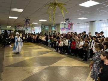 Новогоднее представление с Дедом Морозом и Снегурочкой устроили для ребят Марковки