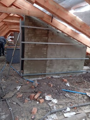 В поселке Краснодон продолжается капитальный ремонт кровли многоквартирного дома по адресу улица Елисеенко, дом 14. Эти работы осуществляются в рамках специального инфраструктурного проекта при поддержке Тюменской области