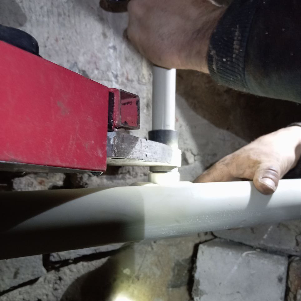 Специалисты Ровеньковского филиала НКО выполняют работы по текущему ремонту системы централизованного отопления многоквартирных домов Специалисты Ровеньковского филиала НКО выполняют работы по текущему ремонту системы централизованного отопления многоквартирных домов