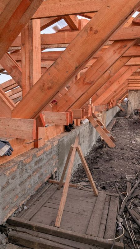 В поселке Краснодон продолжается капитальный ремонт кровли многоквартирного дома по адресу улица Елисеенко, дом 14. Эти работы осуществляются в рамках специального инфраструктурного проекта при поддержке Тюменской области В поселке Краснодон продолжается капитальный ремонт кровли многоквартирного дома по адресу улица Елисеенко, дом 14. Эти работы осуществляются в рамках специального инфраструктурного проекта при поддержке Тюменской области