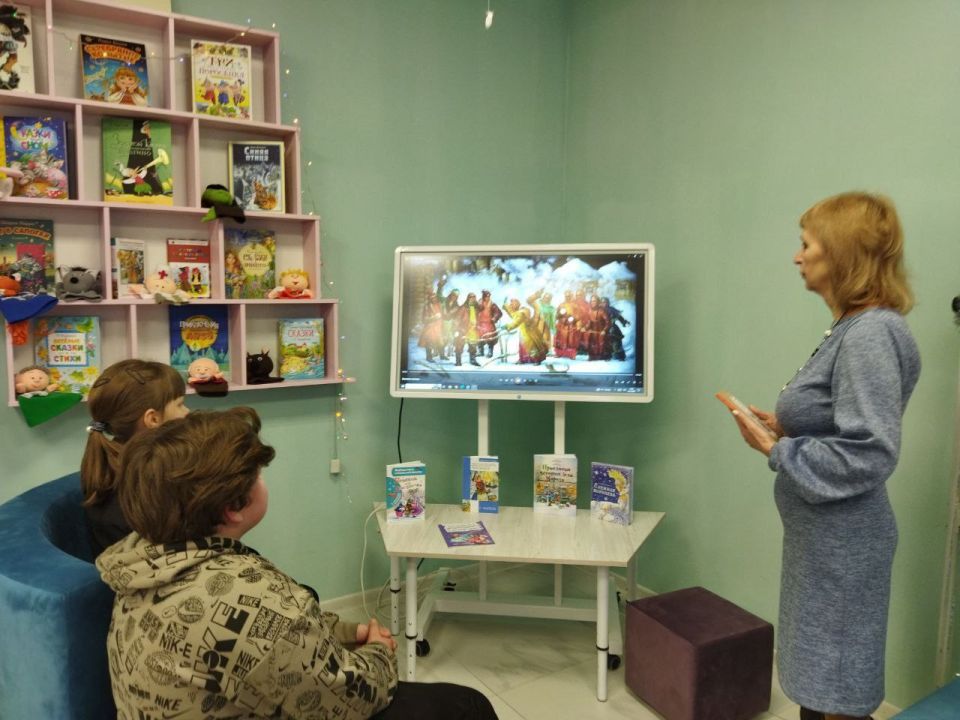 Библиотечные Святки. В Центральной библиотеке им. Г. Сковороды состоялось мероприятие, призванное познакомить посетителей с многогранным культурным достоянием России Библиотечные Святки. В Центральной библиотеке им. Г. Сковороды состоялось мероприятие, призванное познакомить посетителей с многогранным культурным достоянием России