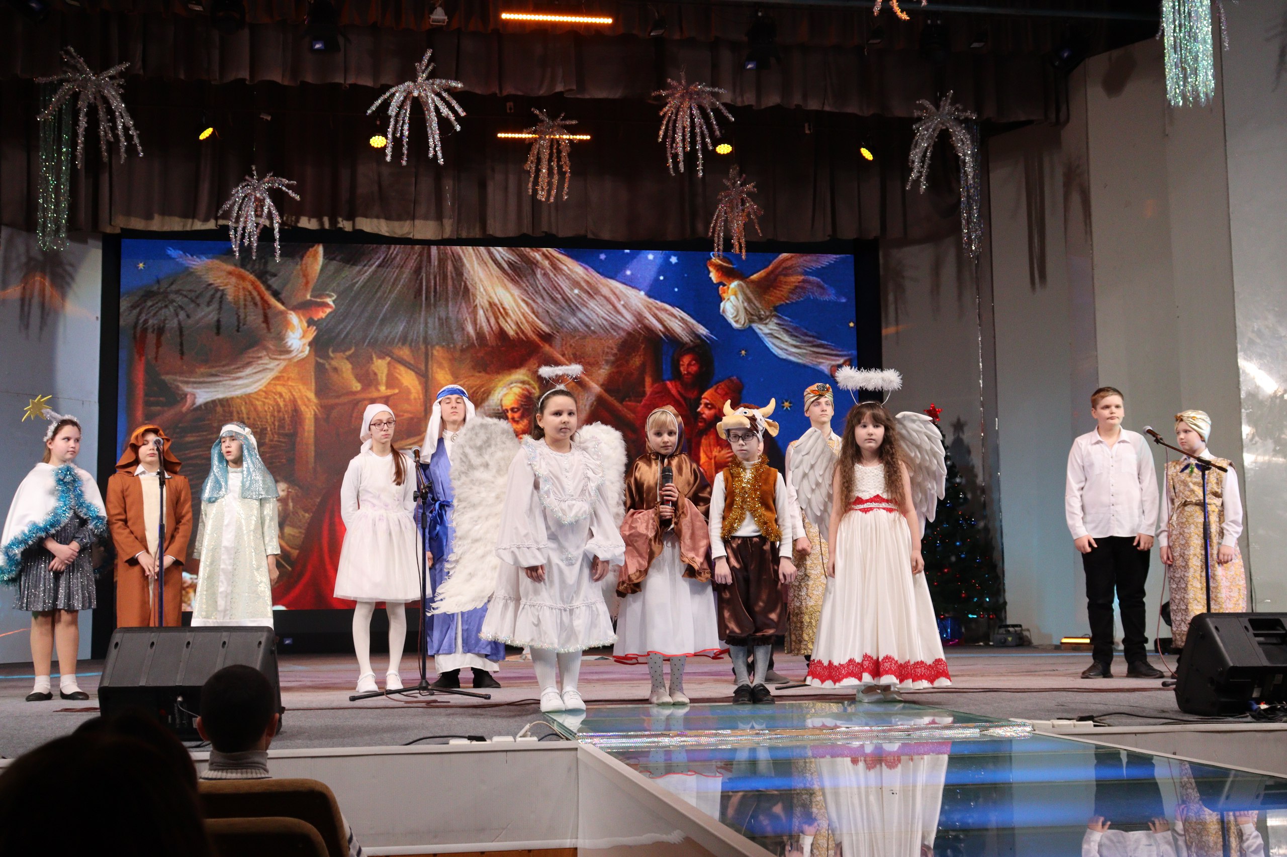 Свет Вифлеемской звезды. Сегодня во Дворце культуры имени Горького состоялся ежегодный Епархиальный Рождественский фестиваль духовной музыки и песнопений "Свет Вифлеемской звёзды" Свет Вифлеемской звезды. Сегодня во Дворце культуры имени Горького состоялся ежегодный Епархиальный Рождественский фестиваль духовной музыки и песнопений "Свет Вифлеемской звёзды"