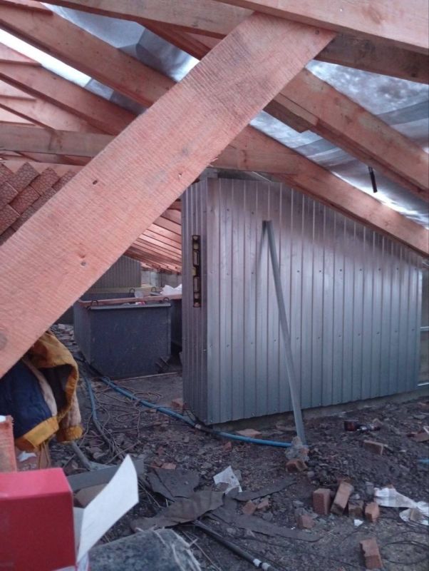 Сергей Козенко: В п. Краснодон продолжается капитальный ремонт кровли многоквартирного дома по адресу улица Елисеенко, дом 14. Эти работы осуществляются в рамках специального инфраструктурного проекта при поддержке Тюменской... Сергей Козенко: В п. Краснодон продолжается капитальный ремонт кровли многоквартирного дома по адресу улица Елисеенко, дом 14. Эти работы осуществляются в рамках специального инфраструктурного проекта при поддержке Тюменской...