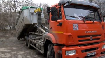 300м3 твердых коммунальных отходов вывезено экипажами мусороуборочного предприятия в Луганске