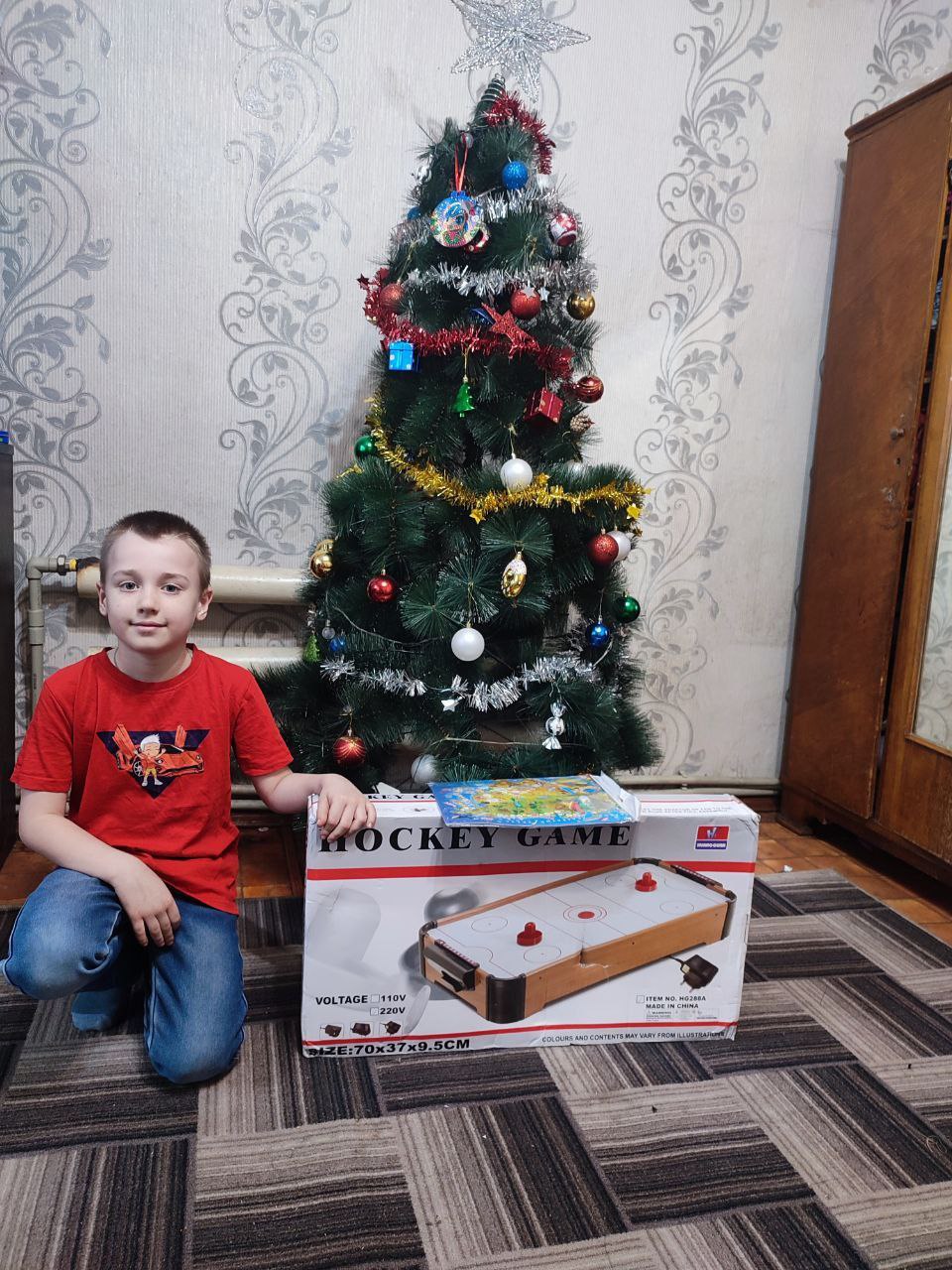 Обучающийся 1 класса Краснолучской школы №11, Папин Артём, стал одним из тех счастливчиков, чья заветная мечта обрела реальность Обучающийся 1 класса Краснолучской школы №11, Папин Артём, стал одним из тех счастливчиков, чья заветная мечта обрела реальность