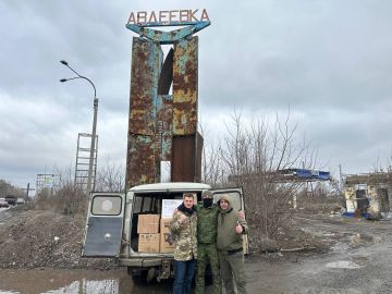 Рождество на передовой. В рождественские дни совместно с председателем ТИК Артемовского района г. Луганска Максимом Свидченко отправились на линию боевого соприкосновения с подарками и праздничным концертом для наших военных