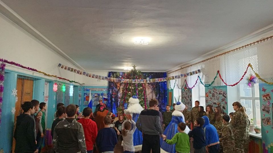 Казаки - детям!. Во время январских праздников в стенах Ирминской специальной (коррекционной) школы-интернат состоялось душевное и яркое мероприятие, организованное силами казачьих обществ и творческих коллективов... Казаки - детям!. Во время январских праздников в стенах Ирминской специальной (коррекционной) школы-интернат состоялось душевное и яркое мероприятие, организованное силами казачьих обществ и творческих коллективов...