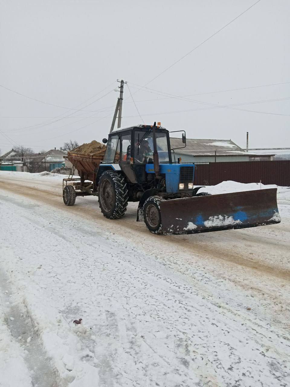 На прошедшей неделе работниками участка водоснабжения МУП «ЦКУ Троицкого района» проводились работы по ремонту водонапорной башни в с. Рассыпное, устранен порыв линии водоснабжения в с. Багачка. Непогода в Троицком... На прошедшей неделе работниками участка водоснабжения МУП «ЦКУ Троицкого района» проводились работы по ремонту водонапорной башни в с. Рассыпное, устранен порыв линии водоснабжения в с. Багачка. Непогода в Троицком...