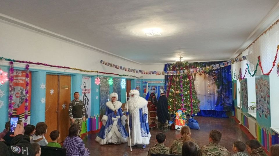 Казаки - детям!. Во время январских праздников в стенах Ирминской специальной (коррекционной) школы-интернат состоялось душевное и яркое мероприятие, организованное силами казачьих обществ и творческих коллективов... Казаки - детям!. Во время январских праздников в стенах Ирминской специальной (коррекционной) школы-интернат состоялось душевное и яркое мероприятие, организованное силами казачьих обществ и творческих коллективов...