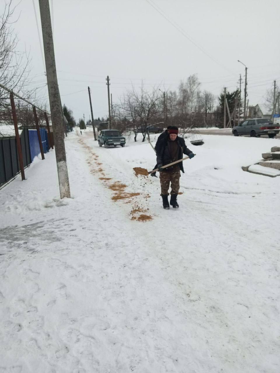 На прошедшей неделе работниками участка водоснабжения МУП «ЦКУ Троицкого района» проводились работы по ремонту водонапорной башни в с. Рассыпное, устранен порыв линии водоснабжения в с. Багачка. Непогода в Троицком... На прошедшей неделе работниками участка водоснабжения МУП «ЦКУ Троицкого района» проводились работы по ремонту водонапорной башни в с. Рассыпное, устранен порыв линии водоснабжения в с. Багачка. Непогода в Троицком...