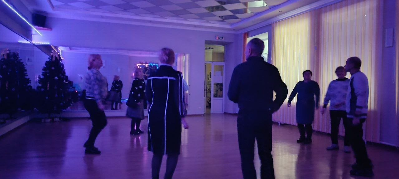 В Перевальском районном Дворце культуры состоялась дискотека в стиле 80-90-х