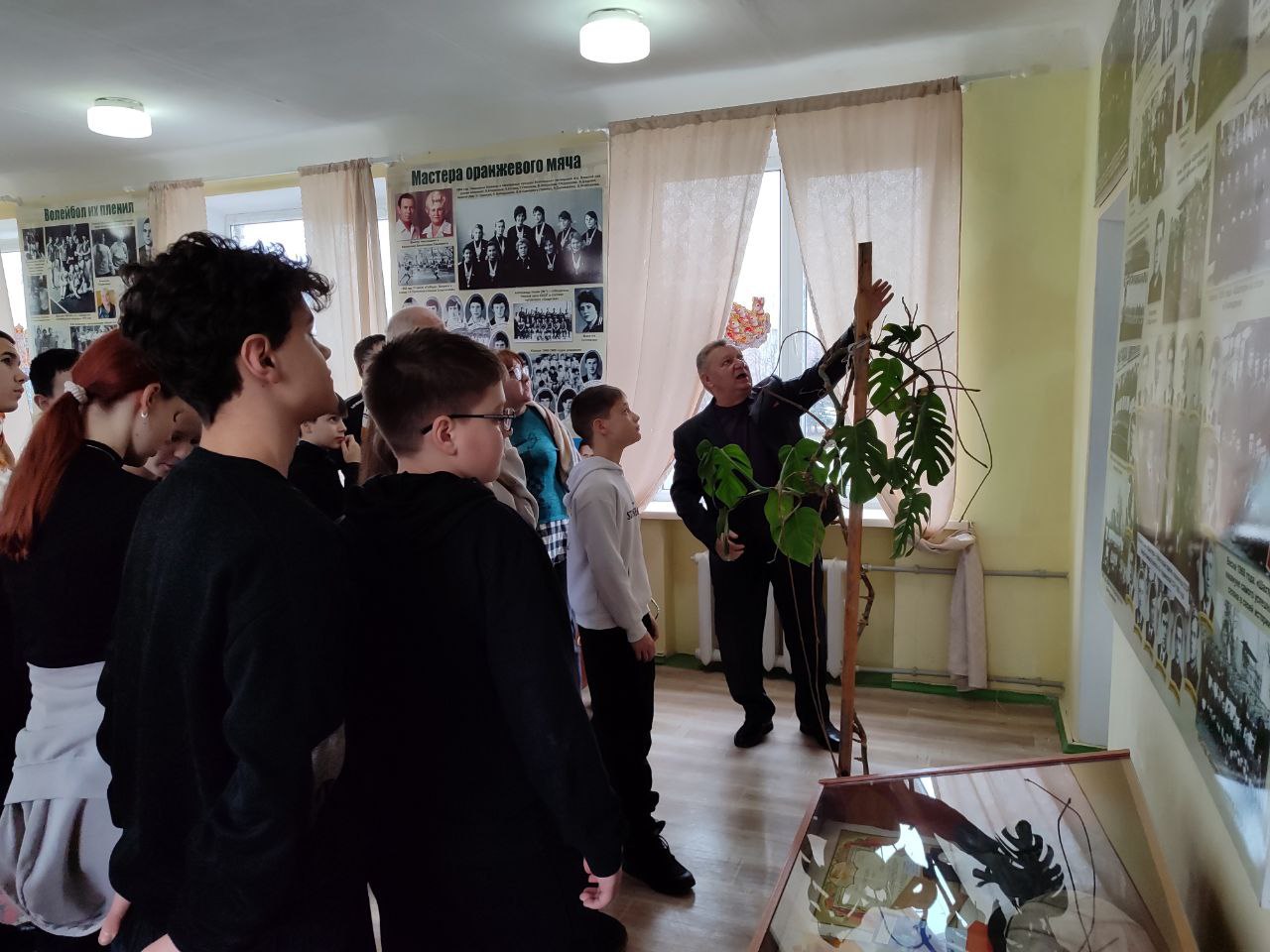 Стахановский стадион «Победа» собрал ветеранов спорта на турнир «Золотая ракетка - 2026»! Стахановский стадион «Победа» собрал ветеранов спорта на турнир «Золотая ракетка - 2026»!