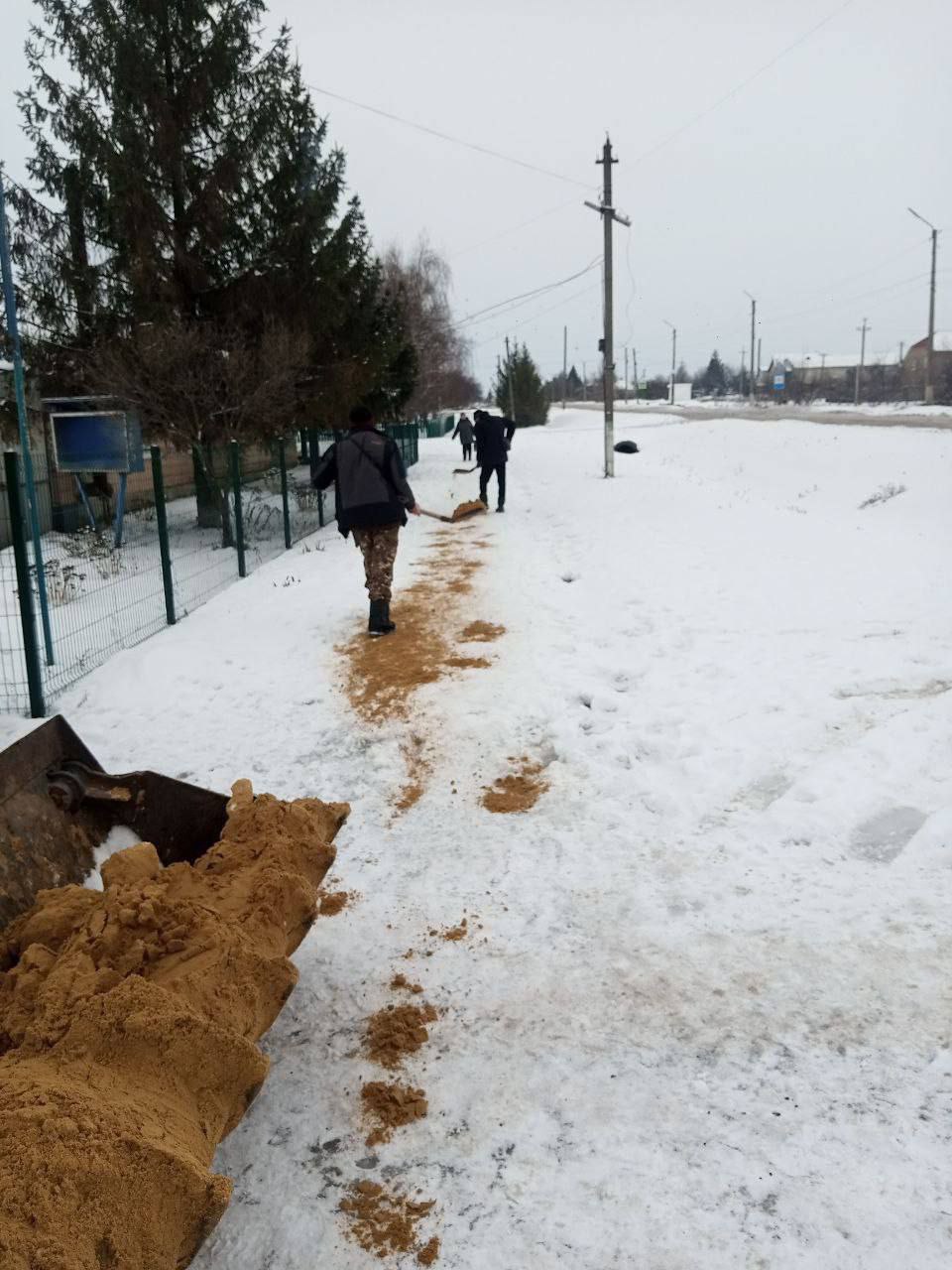 На прошедшей неделе работниками участка водоснабжения МУП «ЦКУ Троицкого района» проводились работы по ремонту водонапорной башни в с. Рассыпное, устранен порыв линии водоснабжения в с. Багачка. Непогода в Троицком...