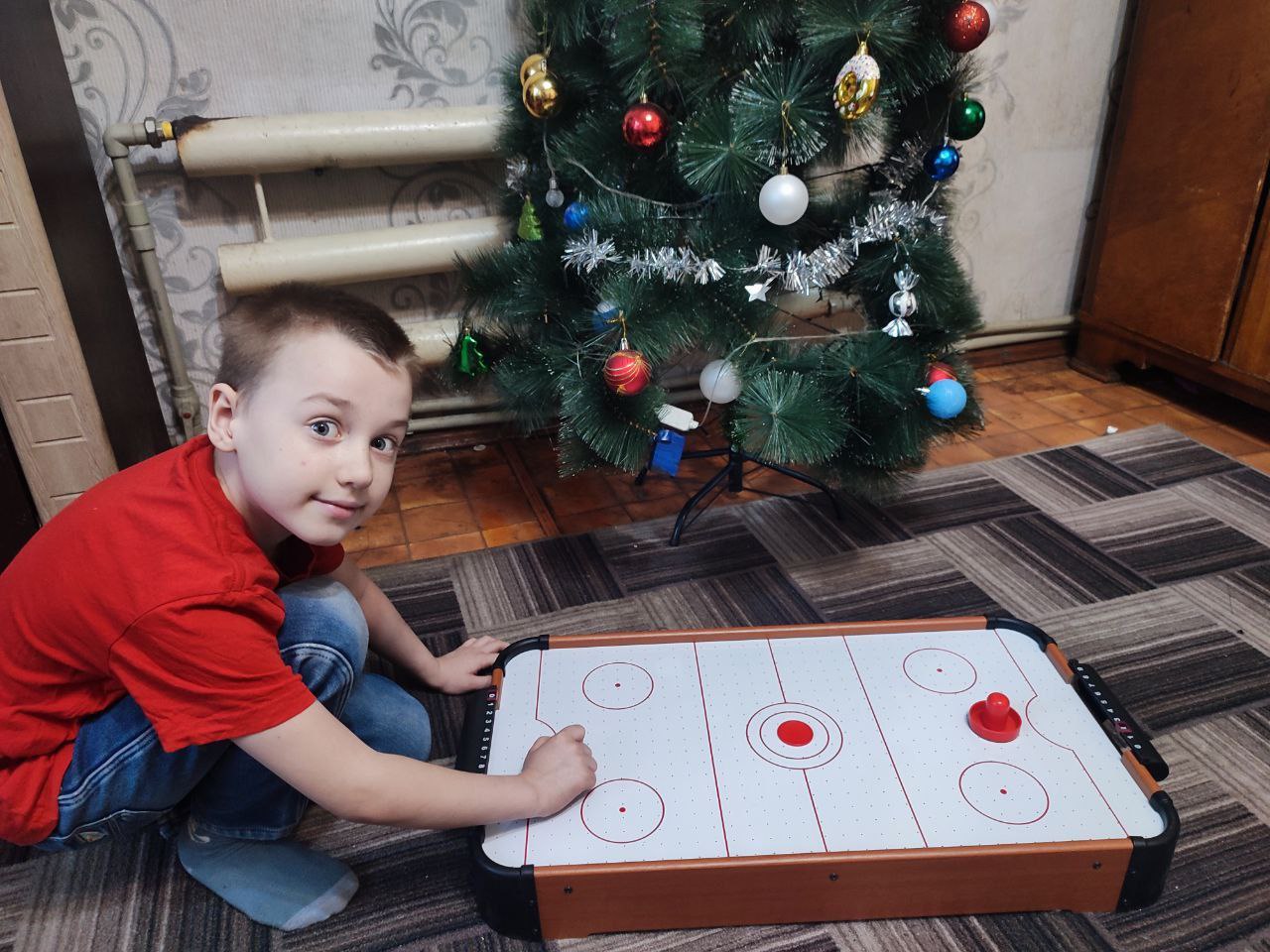 Обучающийся 1 класса Краснолучской школы №11, Папин Артём, стал одним из тех счастливчиков, чья заветная мечта обрела реальность Обучающийся 1 класса Краснолучской школы №11, Папин Артём, стал одним из тех счастливчиков, чья заветная мечта обрела реальность