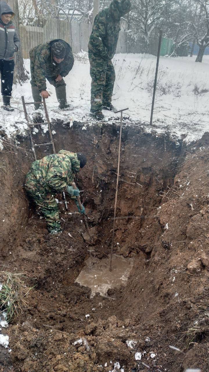 На прошедшей неделе работниками участка водоснабжения МУП «ЦКУ Троицкого района» проводились работы по ремонту водонапорной башни в с. Рассыпное, устранен порыв линии водоснабжения в с. Багачка. Непогода в Троицком... На прошедшей неделе работниками участка водоснабжения МУП «ЦКУ Троицкого района» проводились работы по ремонту водонапорной башни в с. Рассыпное, устранен порыв линии водоснабжения в с. Багачка. Непогода в Троицком...