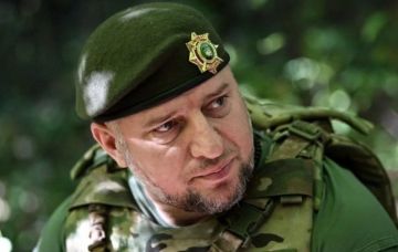 Апти Аронович Алаудинов . Помощник Главы ЧР, Командир СпН «АХМАТ», Зам