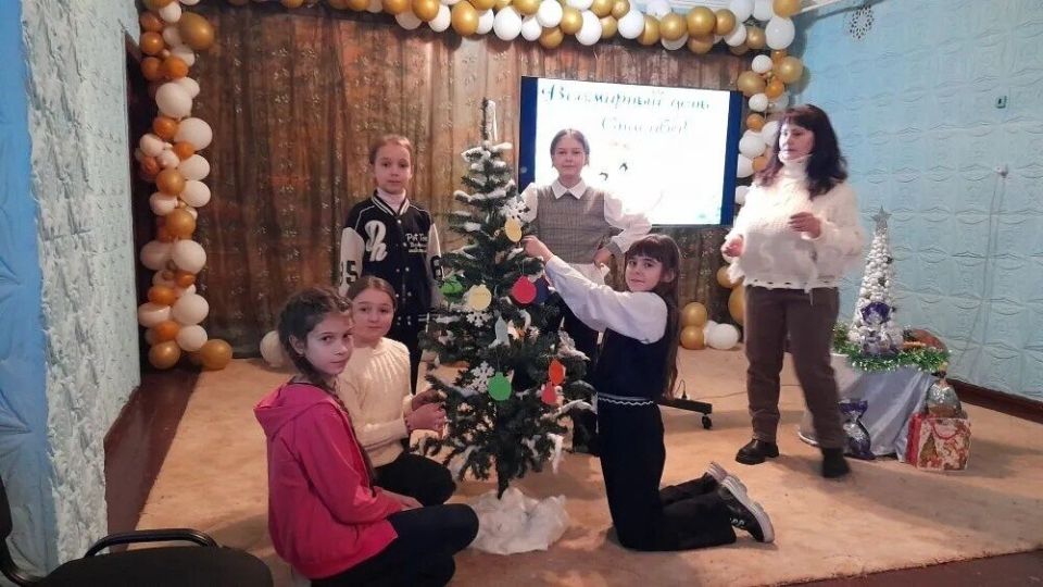 В ДК им. Шевченко мкр. Алмазный весело и познавательно прошла игровая программа «Путешествие в страну Спасибо», посвящённая Всемирному дню СПАСИБО В ДК им. Шевченко мкр. Алмазный весело и познавательно прошла игровая программа «Путешествие в страну Спасибо», посвящённая Всемирному дню СПАСИБО