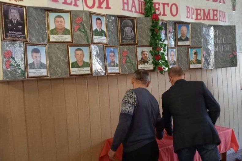 В Новоборовицком сельском Доме культуры проведено торжественное мероприятие-реквием «России верные сыны» В Новоборовицком сельском Доме культуры проведено торжественное мероприятие-реквием «России верные сыны»