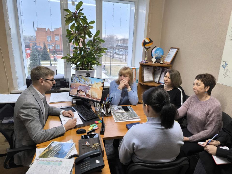 Альберт Зинченко: Первый заместитель Главы Станично-Луганского муниципального округа Владимир Макеев провел совещание с начальниками отделов жизнеобеспечения населенных пунктов Альберт Зинченко: Первый заместитель Главы Станично-Луганского муниципального округа Владимир Макеев провел совещание с начальниками отделов жизнеобеспечения населенных пунктов