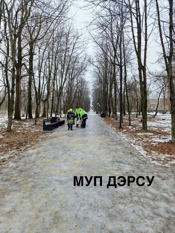 Не смотря на сложные погодные условия, постоянную смену температурного режима и обилие осадков, МУП "ДЭРСУ" продолжает активную работу по посыпке противогололедной смесью механизированным и ручным способом: Не смотря на сложные погодные условия, постоянную смену температурного режима и обилие осадков, МУП "ДЭРСУ" продолжает активную работу по посыпке противогололедной смесью механизированным и ручным способом: