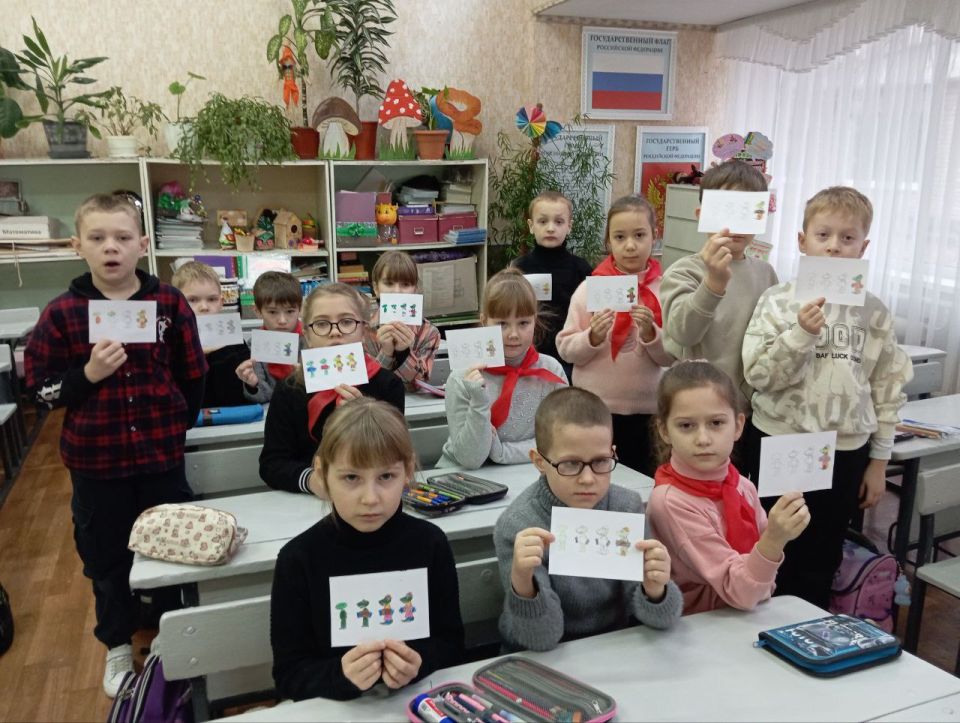 В учебных учреждениях Краснодонщины состоялось внеурочное занятие «Разговоры о важном» В учебных учреждениях Краснодонщины состоялось внеурочное занятие «Разговоры о важном»