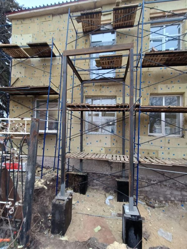 В здании Администрации Беловодского МО при участии региона-шефа продолжены ремонтные работы В здании Администрации Беловодского МО при участии региона-шефа продолжены ремонтные работы