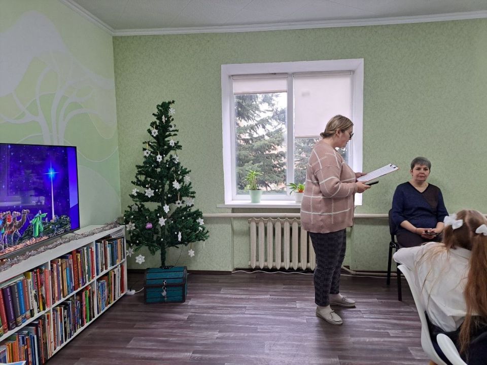 В Лутугинской библиотеке для детей прошел час интересных сообщений В Лутугинской библиотеке для детей прошел час интересных сообщений