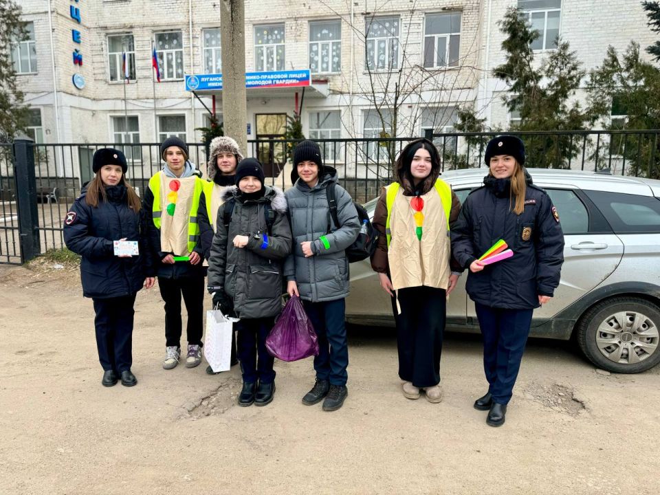 В новом году пешеходам Луганска напомнили о важности использования СВЭ В новом году пешеходам Луганска напомнили о важности использования СВЭ