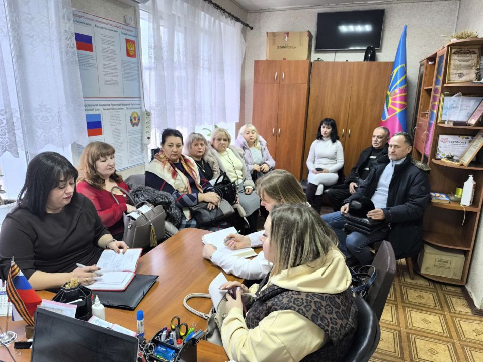 Альберт Зинченко: Первый заместитель Главы Станично-Луганского муниципального округа Владимир Макеев провел совещание с начальниками отделов жизнеобеспечения населенных пунктов Альберт Зинченко: Первый заместитель Главы Станично-Луганского муниципального округа Владимир Макеев провел совещание с начальниками отделов жизнеобеспечения населенных пунктов