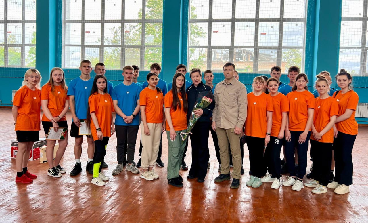 По линии спорта в восстановленной детско-юношеской спортивной школе Лисичанска в 2025 году проведены мероприятия по сдаче норм ГТО среди местных ребят По линии спорта в восстановленной детско-юношеской спортивной школе Лисичанска в 2025 году проведены мероприятия по сдаче норм ГТО среди местных ребят