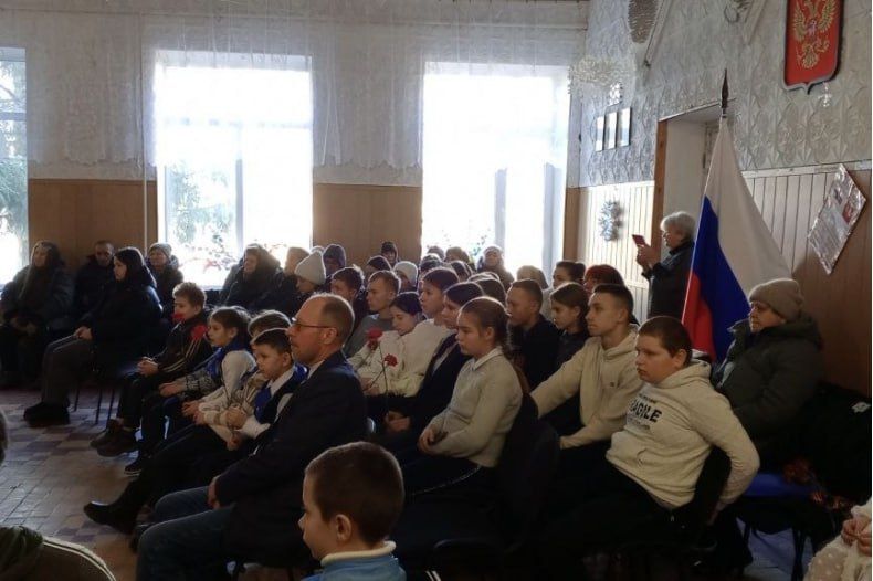 В Новоборовицком сельском Доме культуры проведено торжественное мероприятие-реквием «России верные сыны» В Новоборовицком сельском Доме культуры проведено торжественное мероприятие-реквием «России верные сыны»
