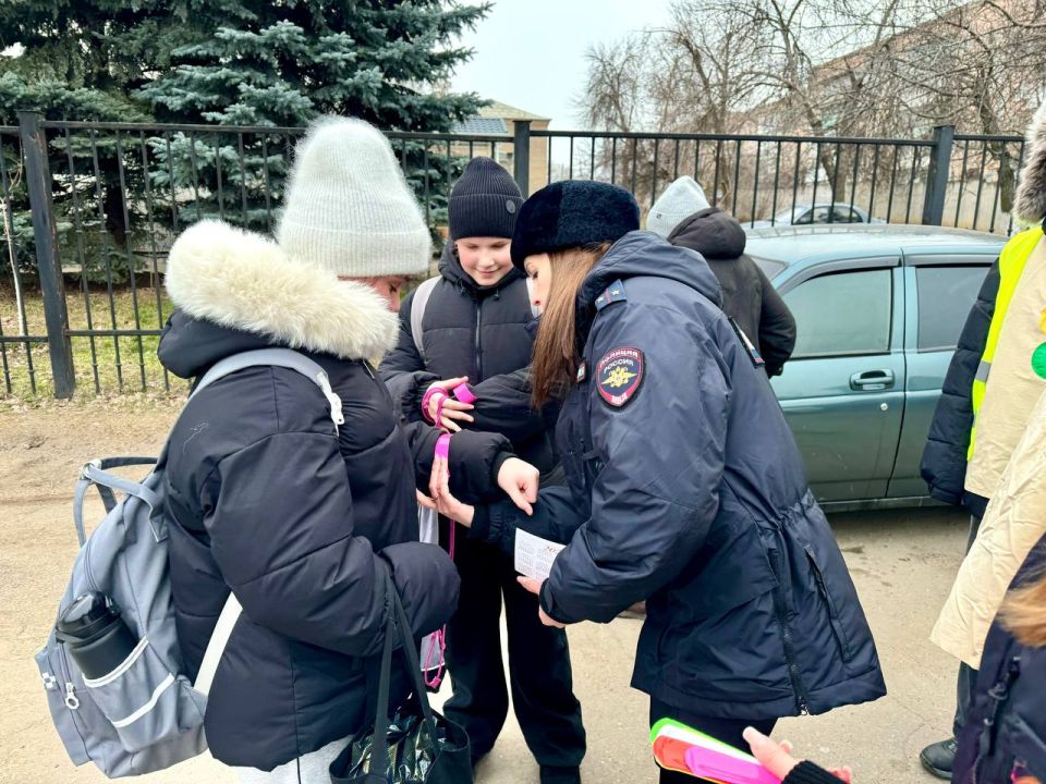 В новом году пешеходам Луганска напомнили о важности использования СВЭ В новом году пешеходам Луганска напомнили о важности использования СВЭ