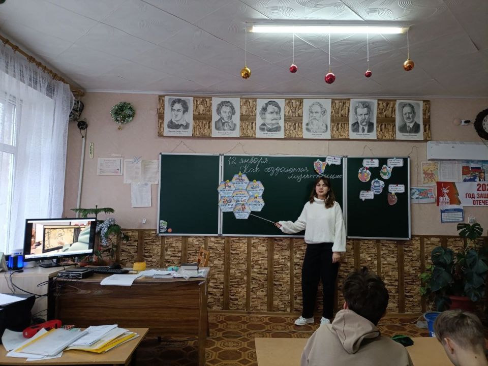 В учебных учреждениях Краснодонщины состоялось внеурочное занятие «Разговоры о важном» В учебных учреждениях Краснодонщины состоялось внеурочное занятие «Разговоры о важном»