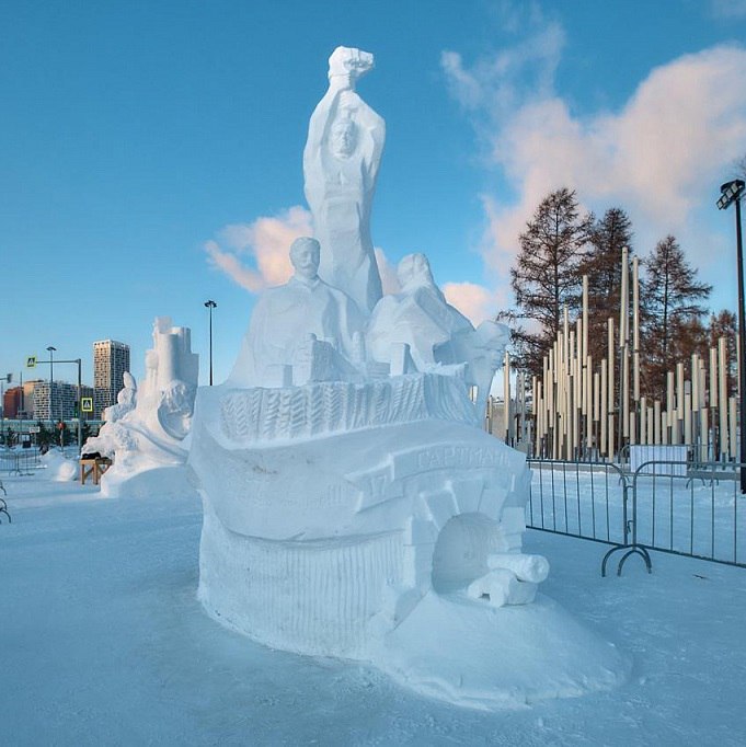Луганские Труженик с факелом и завод Гартмана получили спецприз на XXVI Сибирском конкурсе-фестивале снежной скульптуры