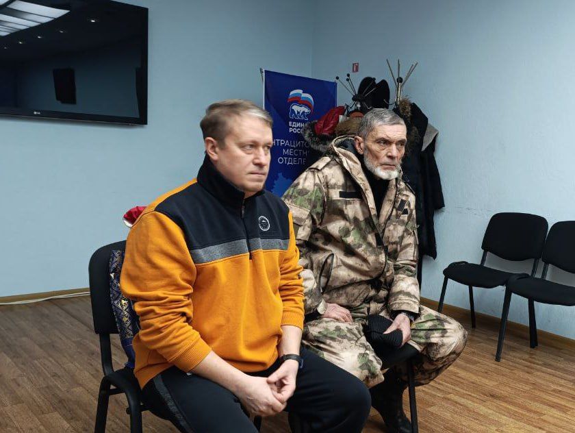 Глава Антрацитовского муниципального округа, секретарь местного отделения партии «Единая Россия» Сергей Саенко провел еженедельный прием граждан, объединив усилия с представителями коммунальных служб, муниципальных... Глава Антрацитовского муниципального округа, секретарь местного отделения партии «Единая Россия» Сергей Саенко провел еженедельный прием граждан, объединив усилия с представителями коммунальных служб, муниципальных...