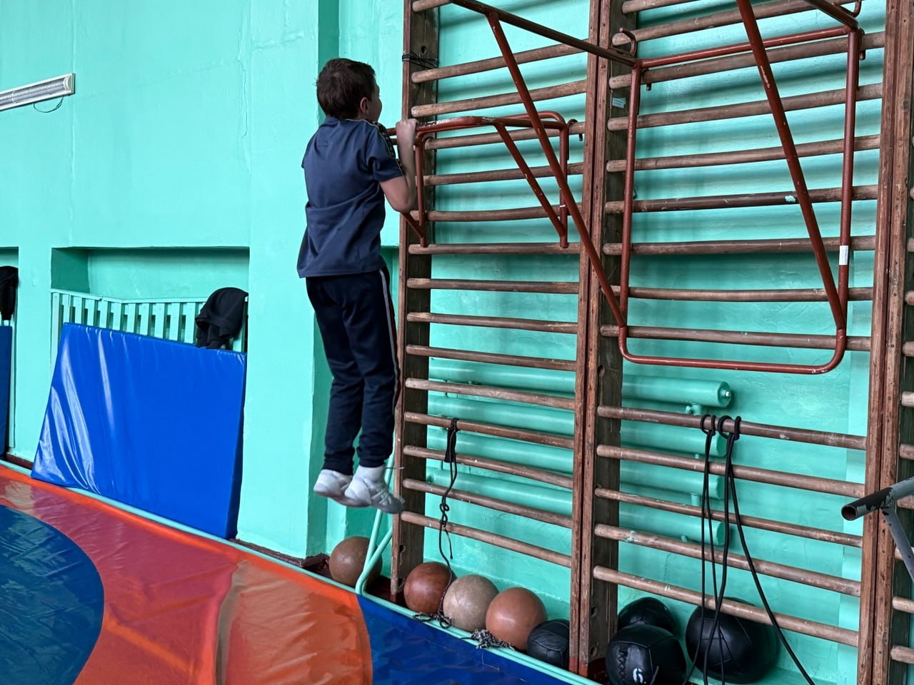 "Рождественская встреча": Урок вольной борьбы в Антрацитовском муниципальном округе