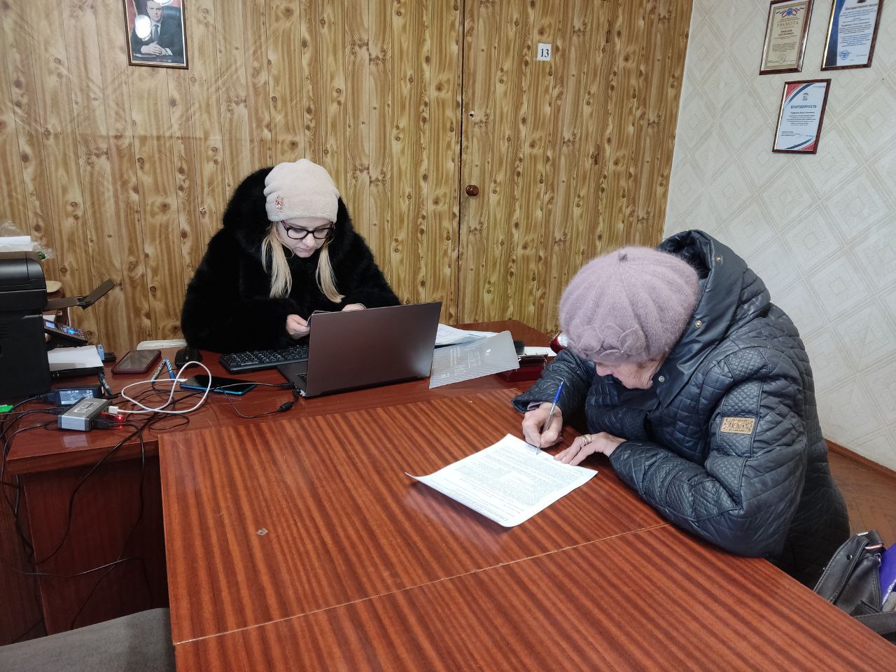 Сегодня в отделе жизнеобеспечения г. Вахрушево состоялся очередной выездной прием мобильного офиса МФЦ ЛНР Сегодня в отделе жизнеобеспечения г. Вахрушево состоялся очередной выездной прием мобильного офиса МФЦ ЛНР