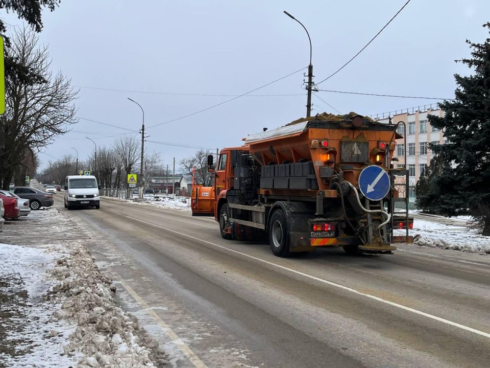 Спецтехника из Ивановской области помогает поддерживать в порядке дороги Марковского округа Спецтехника из Ивановской области помогает поддерживать в порядке дороги Марковского округа