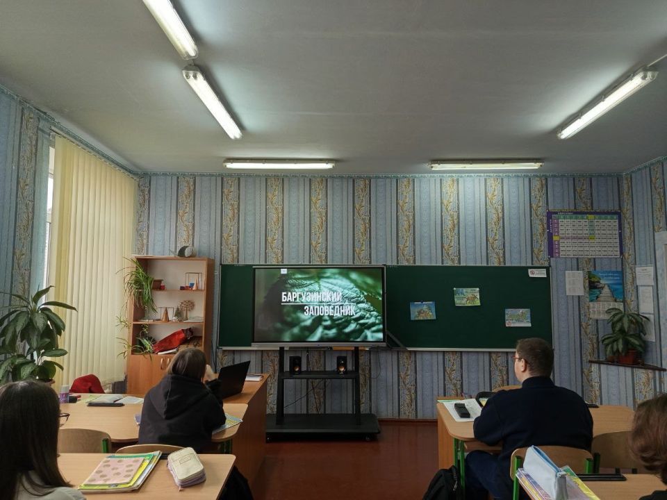 Сегодня, 12 января, в 6 и 8 классах прошёл необычный урок географии, посвящённый Дню заповедников и национальных парков России! Яцкевич Л.А. провела увлекательное занятие, на котором ребята погрузились в удивительный мир... Сегодня, 12 января, в 6 и 8 классах прошёл необычный урок географии, посвящённый Дню заповедников и национальных парков России! Яцкевич Л.А. провела увлекательное занятие, на котором ребята погрузились в удивительный мир...
